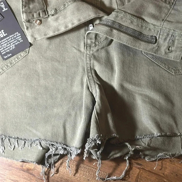 NWT PAIGE Designer WMN 31 Vintage Green Shorts (60Cotton/40Lyocell) Nordstrom - Picture 6 of 16